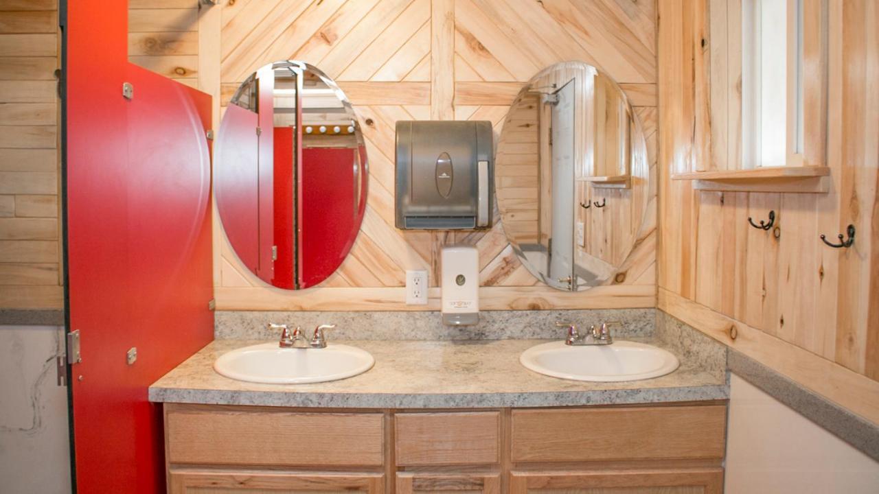 FunStays Glamping Setup Tent in RV Park #1 OK-T1 Moab Exterior foto